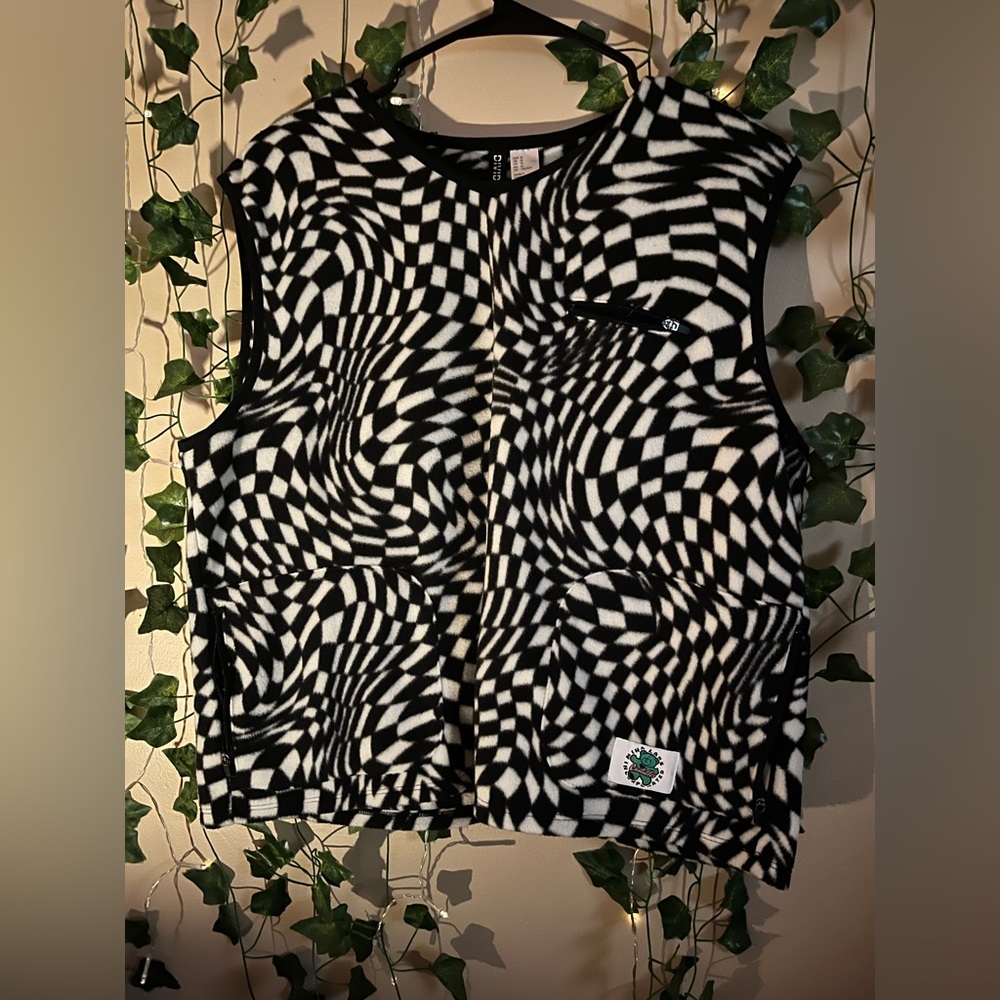 DIVIDED VEST